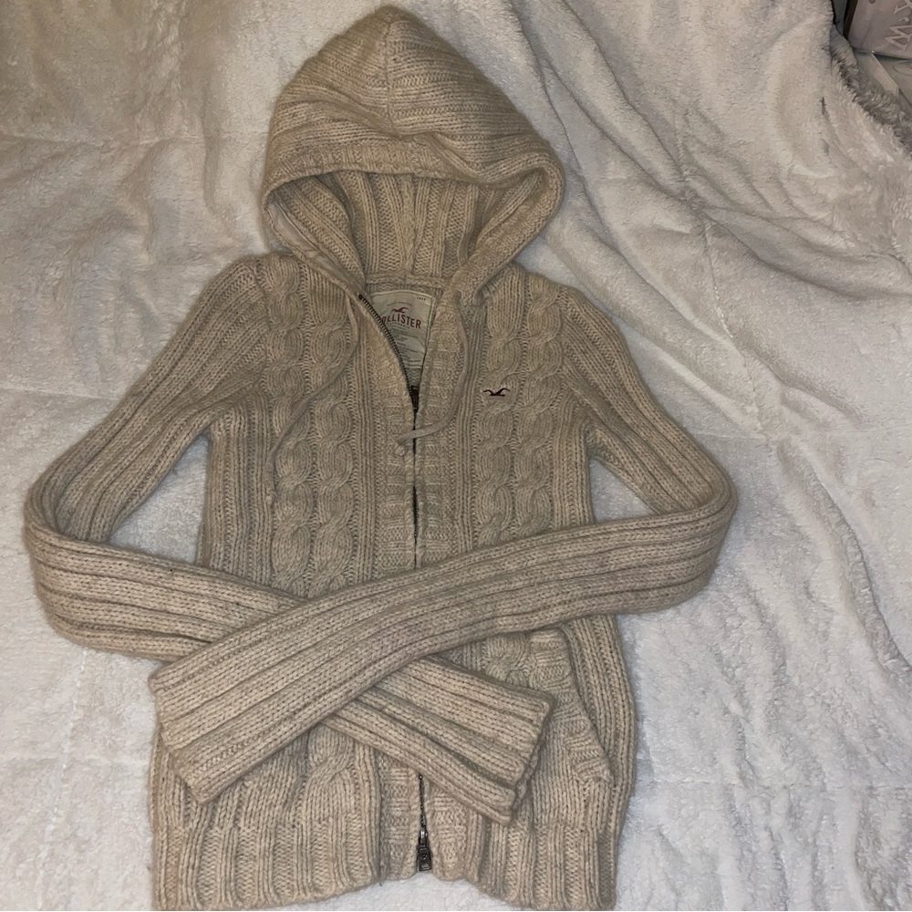 Hollister Sweater Size Medium